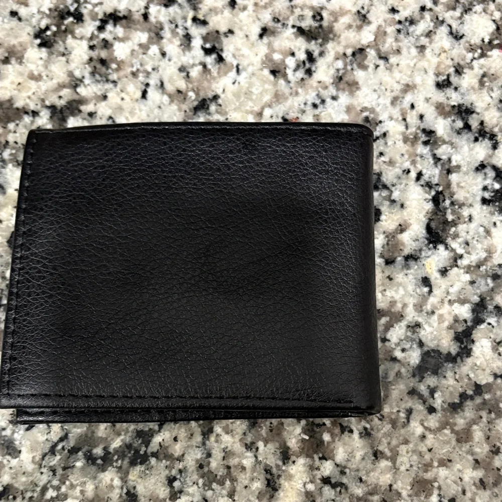 Ecko Unlimited Black Embossed Key Holder